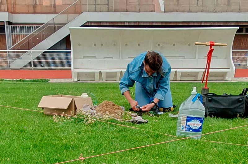 Photo installation du matériel Urbasense sur un terrain sportif